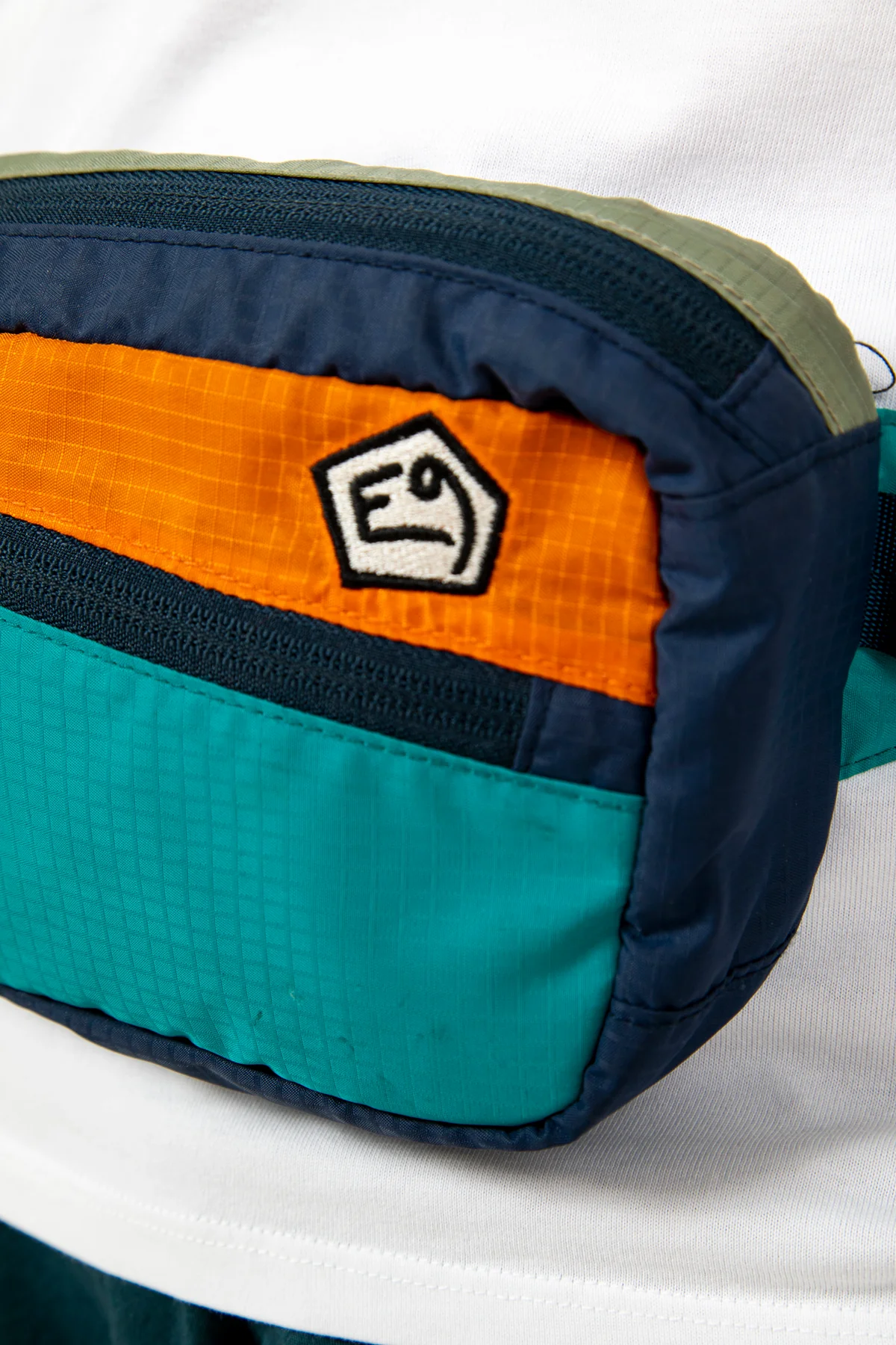 תיק מותן פאוץ' E9 קנגורו E9 Kangaroo